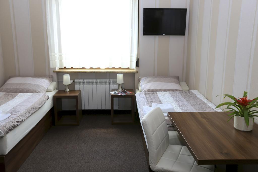 10 Bed And Breakfast Poznan Habitación foto