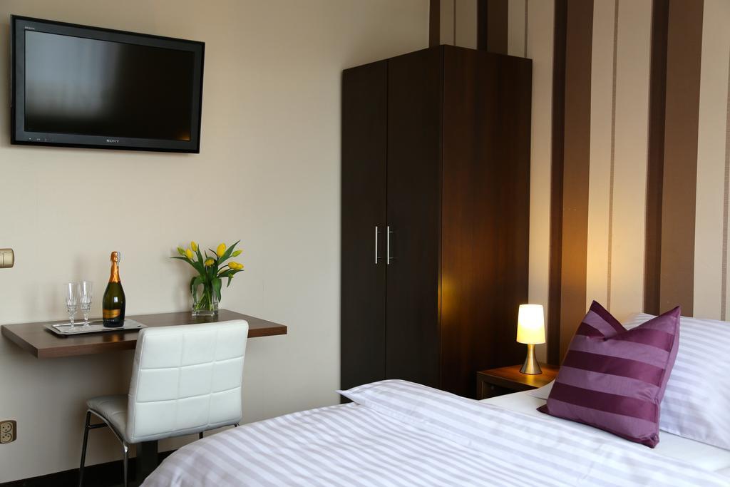 10 Bed And Breakfast Poznan Exterior foto